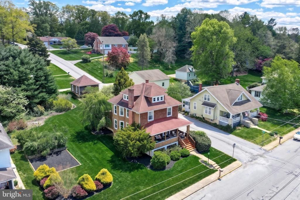 19 S CONSTITUTION AVENUE, NEW FREEDOM, PA 17349
