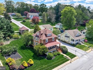 19 S CONSTITUTION AVENUE, NEW FREEDOM, PA 17349