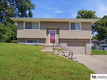 4962 O Street, Omaha, NE 68117