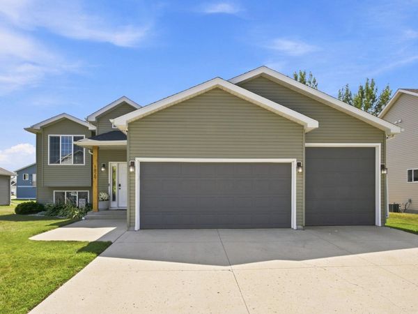1829 43rd Avenue S, Moorhead, MN 56560