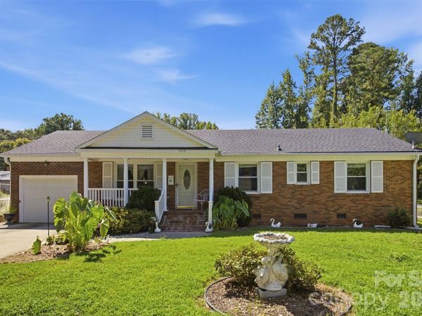 5218 Dolphin Lane, Charlotte, NC 28215