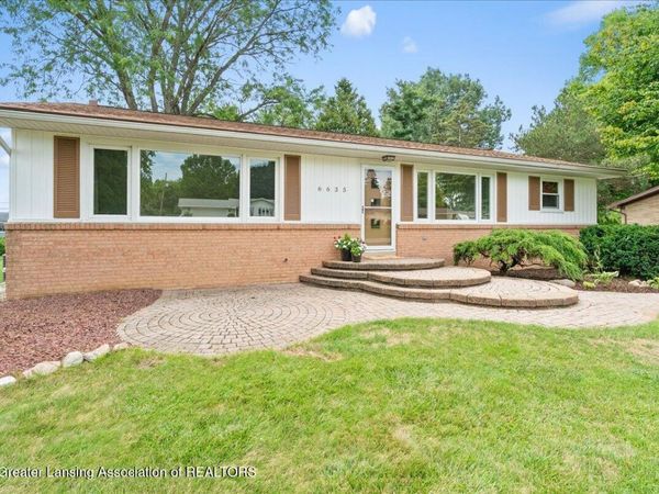 6635 Picketts Way, Lansing, MI 48917