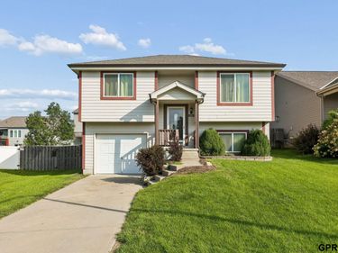 8538 sheffield Street, Omaha, NE 68122