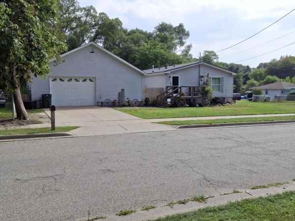 931 W Barney Avenue, Muskegon, MI 49441