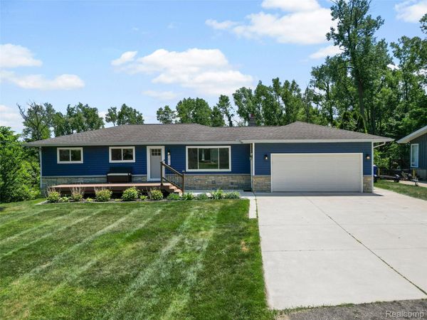 5015 Coshocton Drive, Waterford Township, Mi 48327