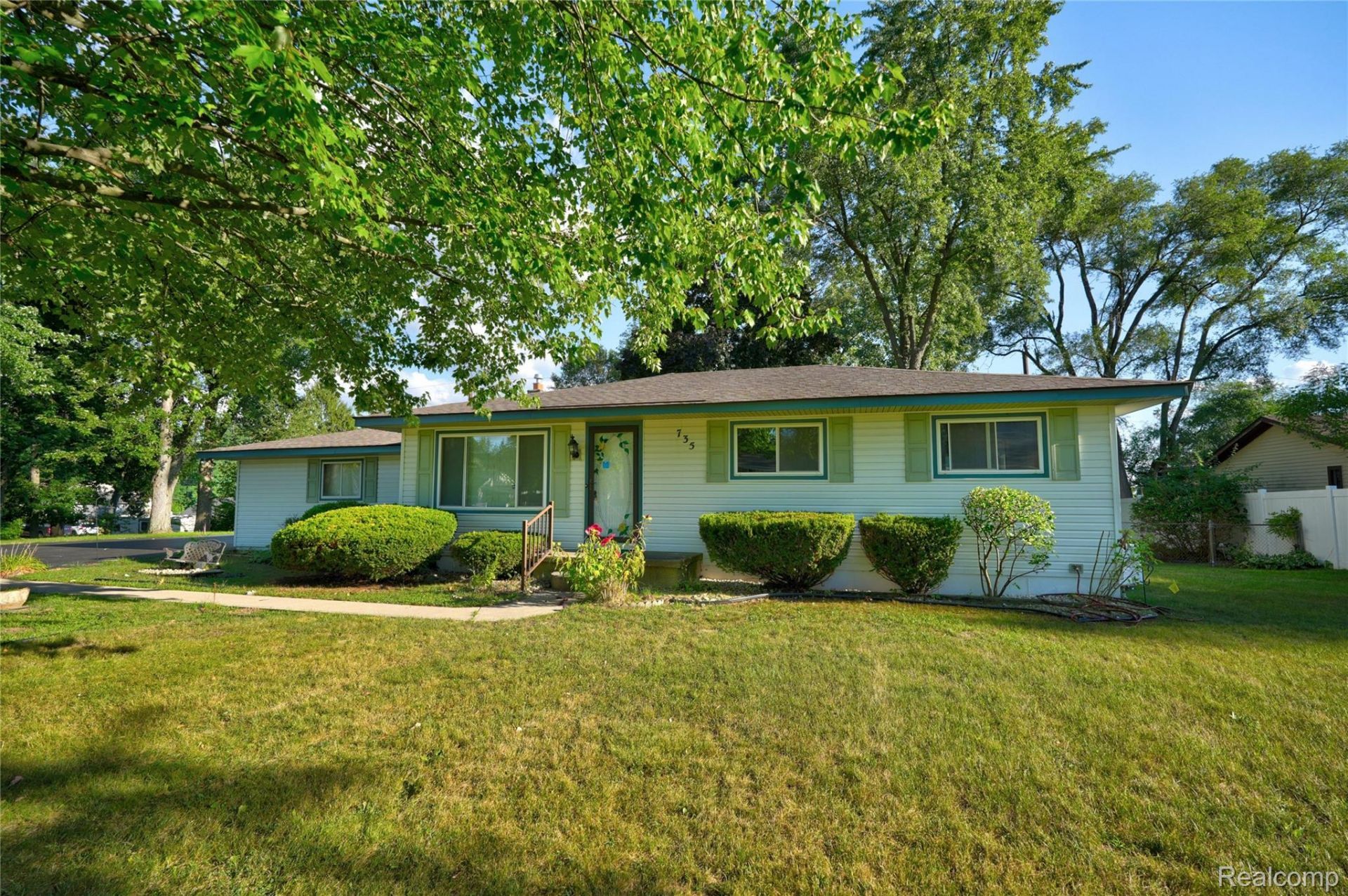 735 Amberwood Street, Auburn Hills, Mi 48326 Main Photo