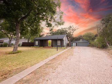 1800 Carl Street, Fort Worth, TX 76103