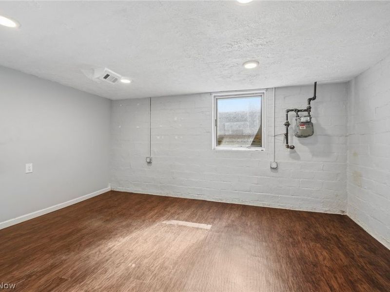 2400 Schell Avenue , Cleveland, OH 44109 Photo 28