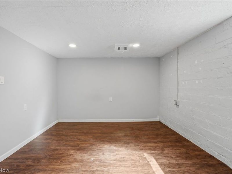 2400 Schell Avenue , Cleveland, OH 44109 Photo 29