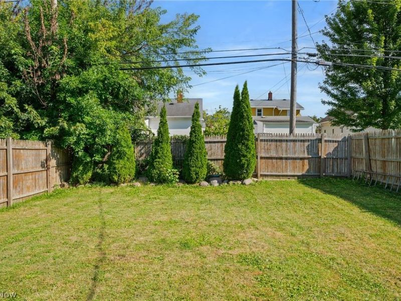 2400 Schell Avenue , Cleveland, OH 44109 Photo 31