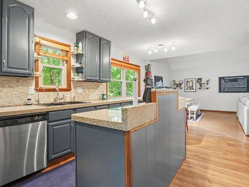 983 Sauk Court , Sugar Grove, OH 43155 Photo 4