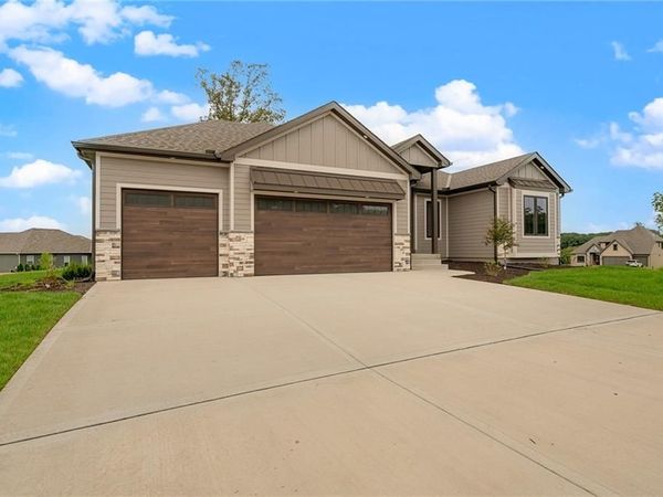 13548 Terrace Park Drive, Parkville, MO 64152