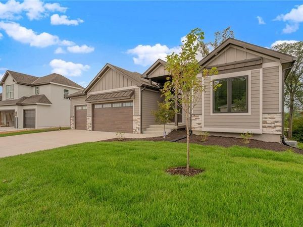 5782 NW Black Oak Court, Parkville, MO 64152
