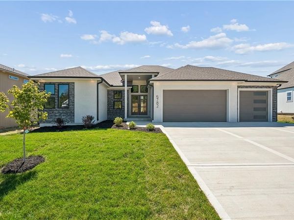 5782 NW Black Oak Court, Parkville, MO 64152