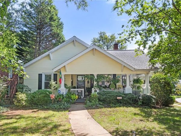 627 Hawthorne Road , Winston-Salem, NC 27103
