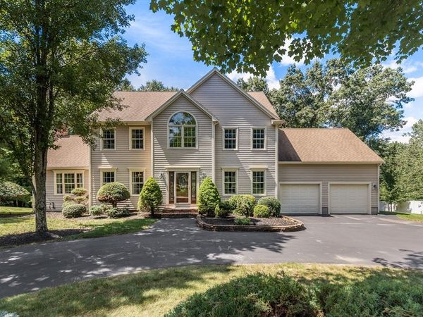 90 Northridge Dr, East Bridgewater, MA 02333