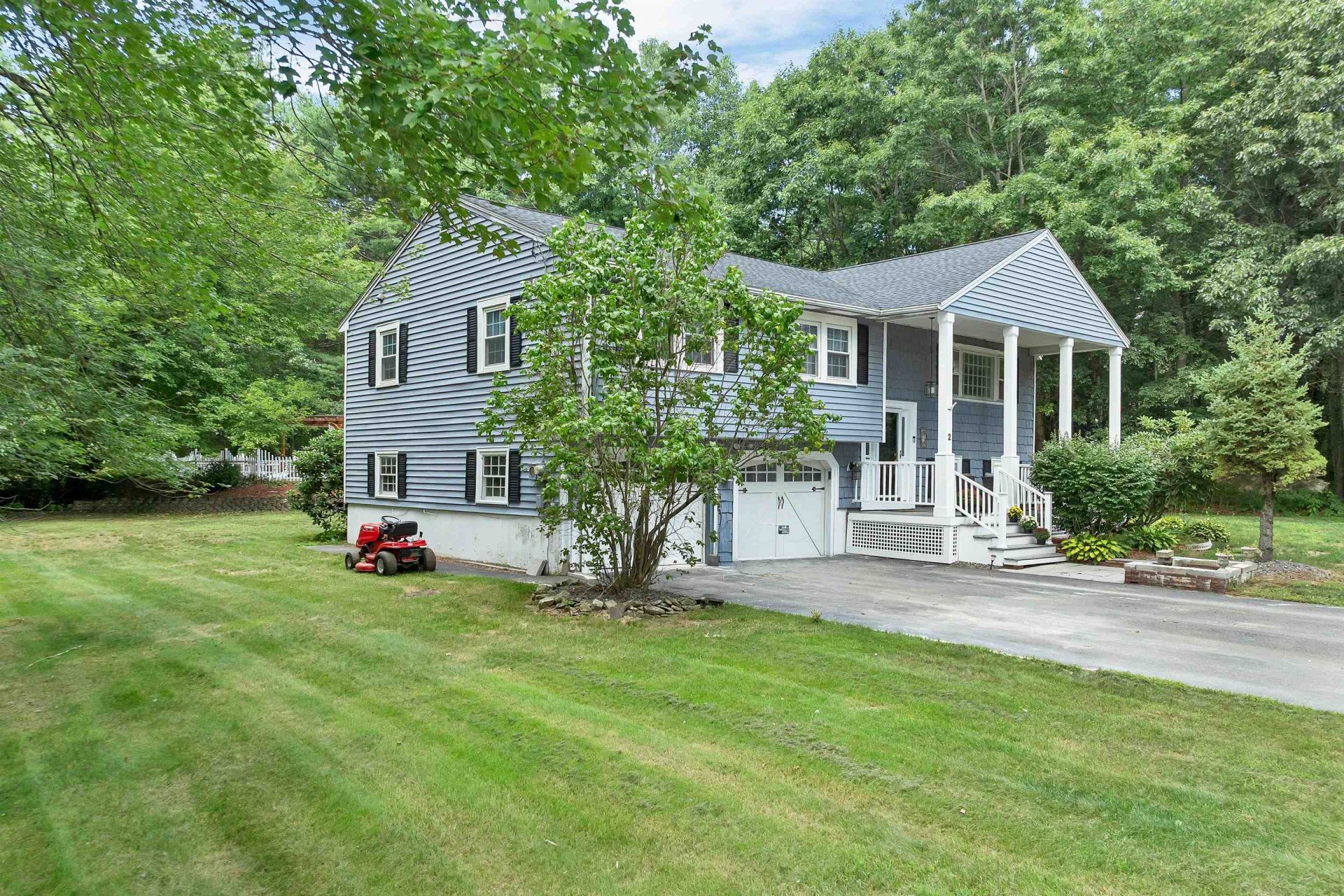 2 Forest Street, Londonderry, NH 03053 Main Photo