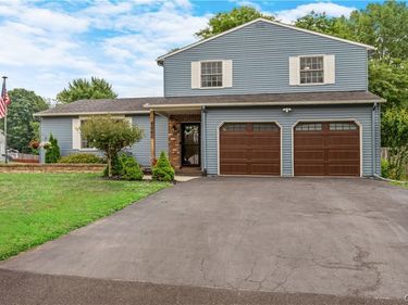 8060 Spruce Hill Drive, Clay, NY 13041