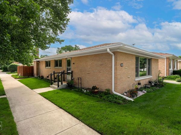 9457 Lawler Avenue , Skokie, IL 60077