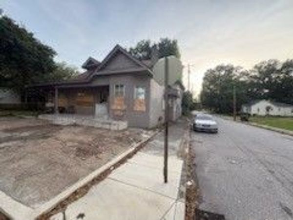 921 E Parkway S, Memphis, TN 38104