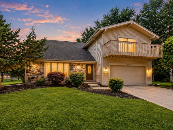 852 Woodmar Drive , Crystal Lake, IL 60014