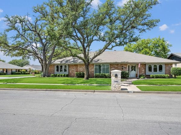 1600 Forest Glen Court, Pantego, TX 76013