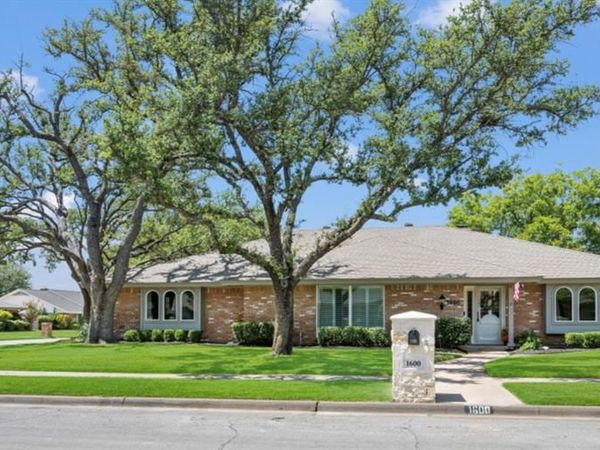 1600 Forest Glen Court, Pantego, TX 76013