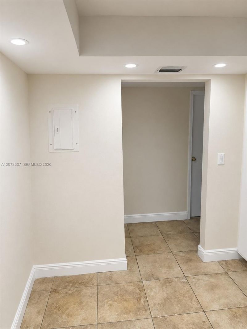 600 Parkview Dr , Unit 224, Hallandale Beach, FL 33009 Photo