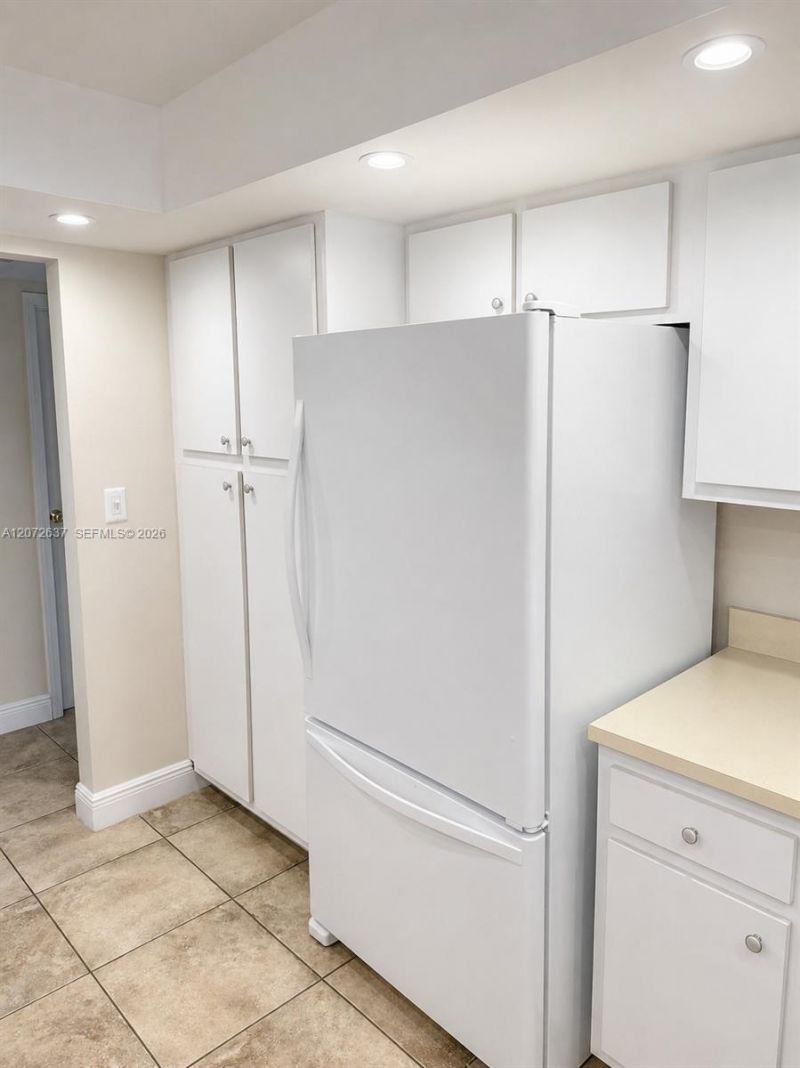 600 Parkview Dr , Unit 224, Hallandale Beach, FL 33009 Photo