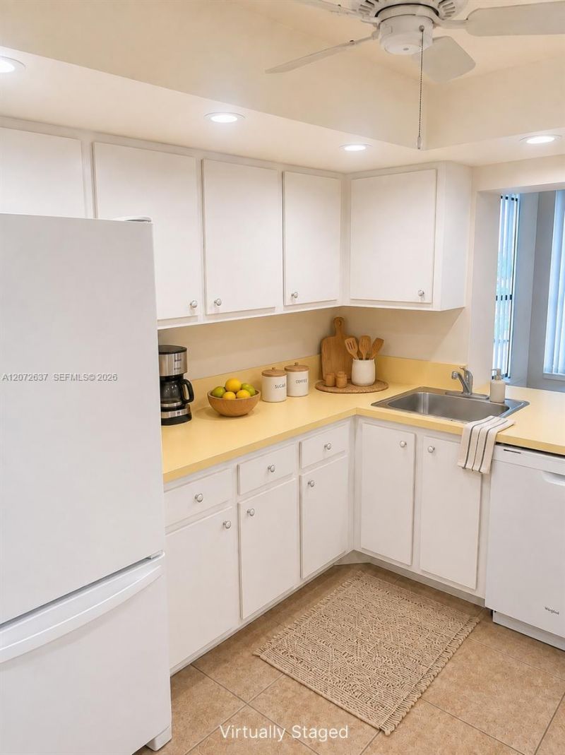 600 Parkview Dr , Unit 224, Hallandale Beach, FL 33009 Photo