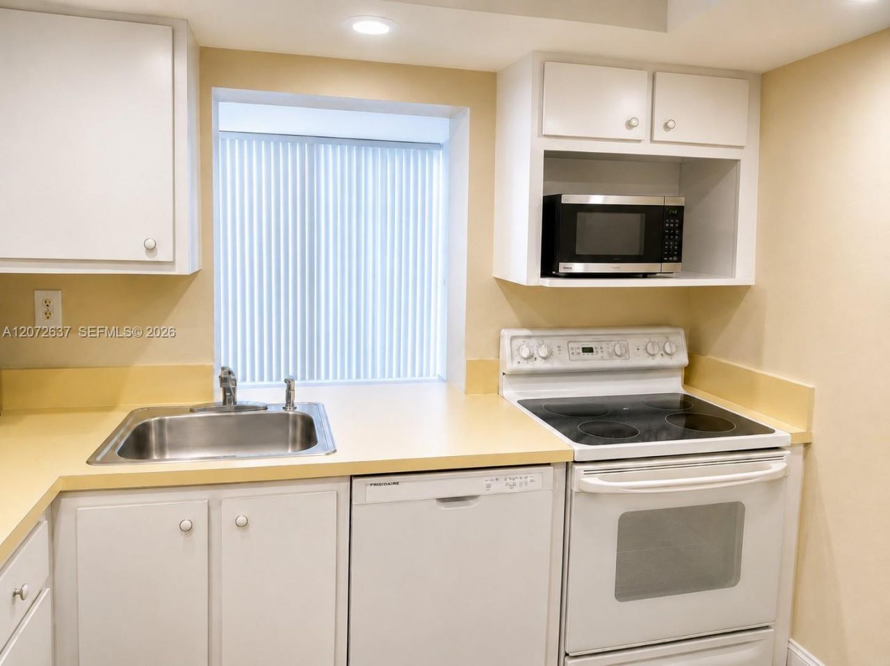 600 Parkview Dr , Unit 224, Hallandale Beach, FL 33009 Photo