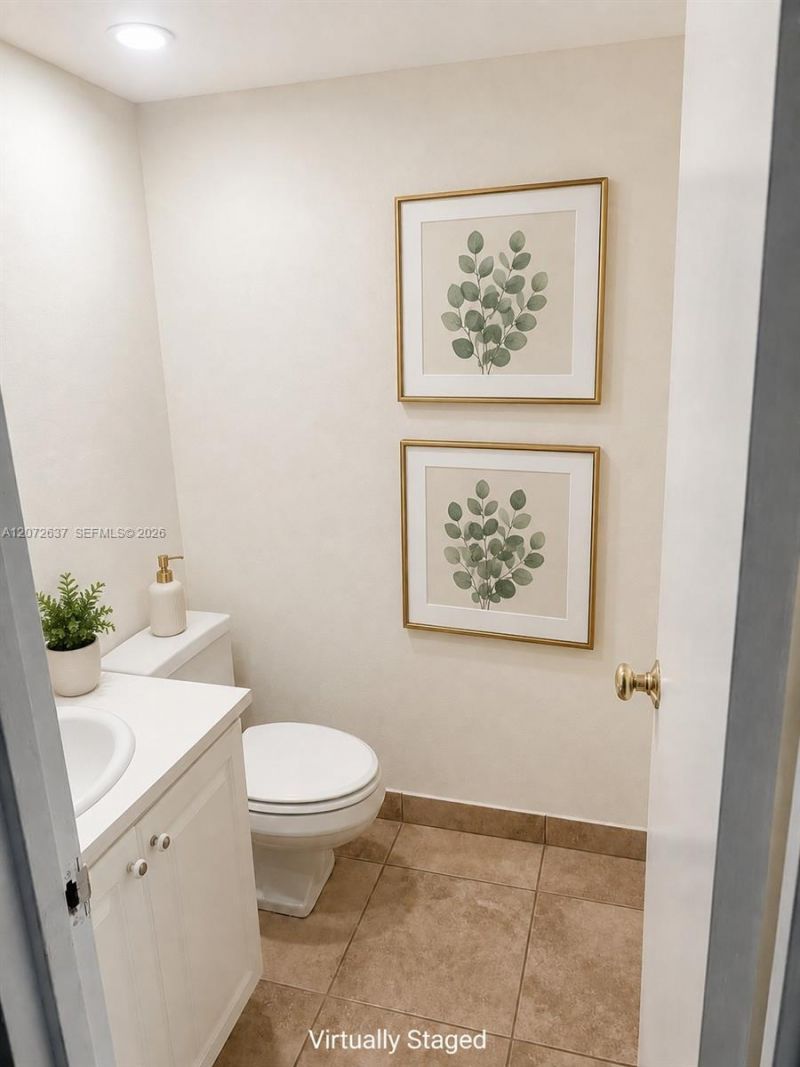 600 Parkview Dr , Unit 224, Hallandale Beach, FL 33009 Photo