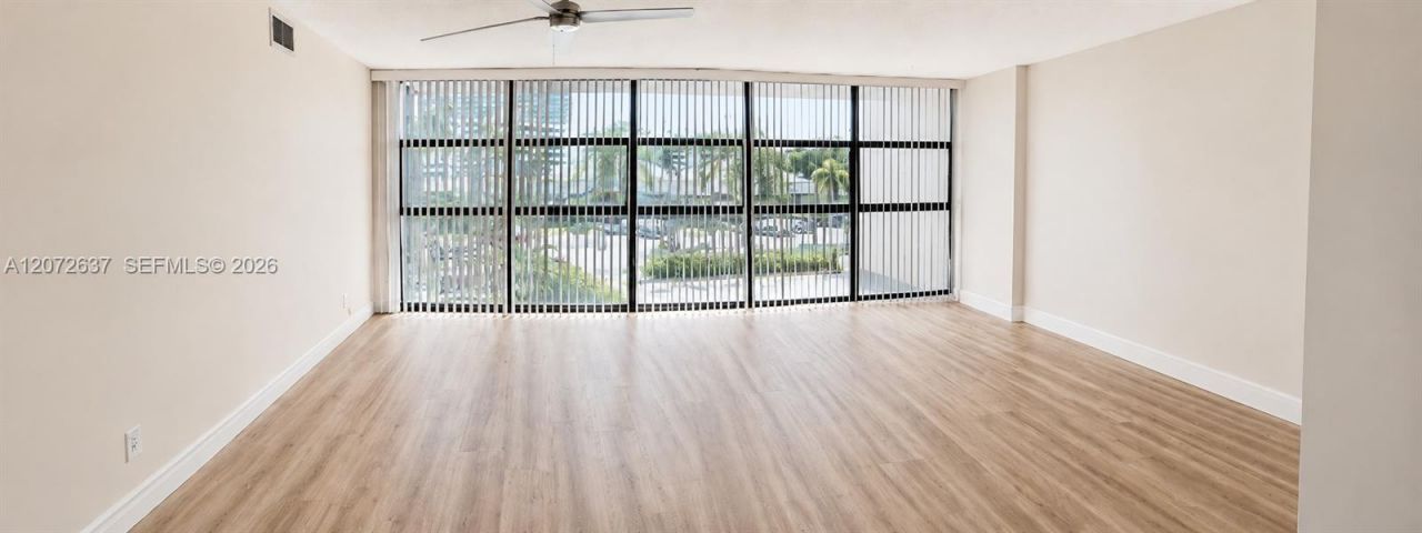 600 Parkview Dr , Unit 224, Hallandale Beach, FL 33009 Photo