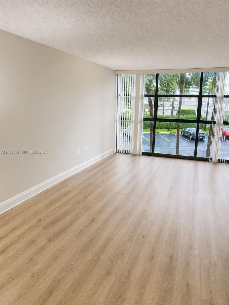 600 Parkview Dr , Unit 224, Hallandale Beach, FL 33009 Photo