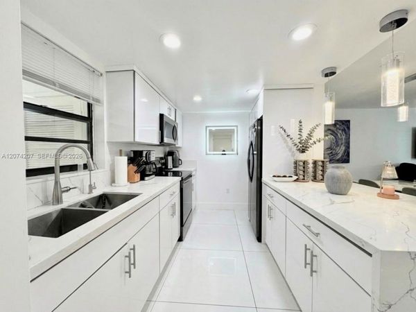 3432 NW 86th Way , Unit 201, Sunrise, FL 33351