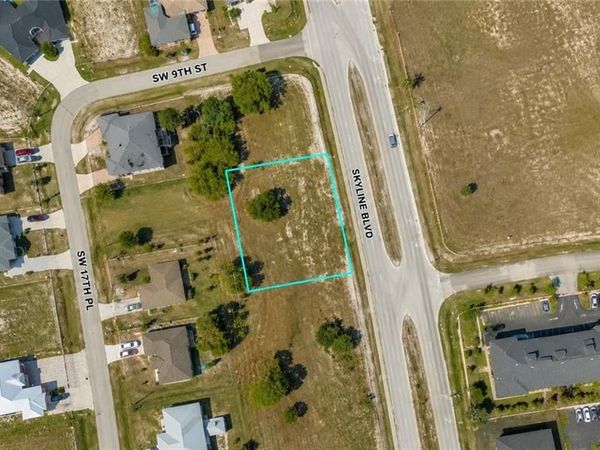 806 Skyline BLVD, CAPE CORAL, FL 33991