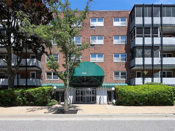 100 Lincoln Avenue , Unit 3D, Mineola, NY 11501