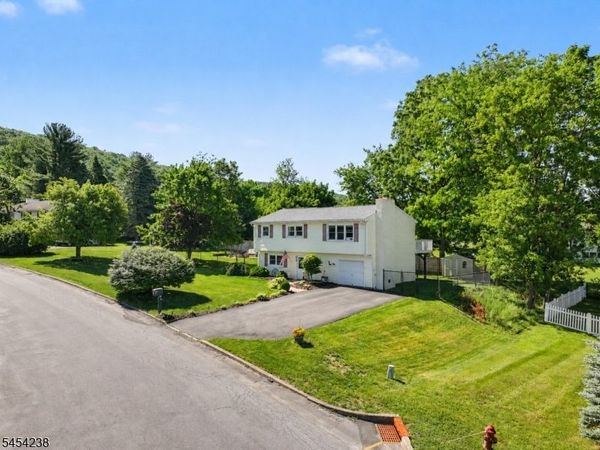 14 Bettino Dr, Ogdensburg, NJ 07439