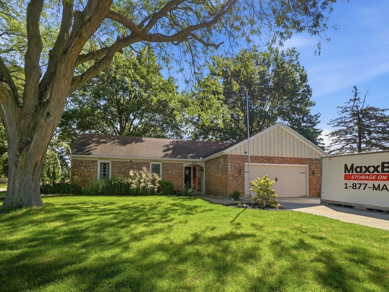 924 Aster Drive, Wapakoneta, OH 45895 Photo 2