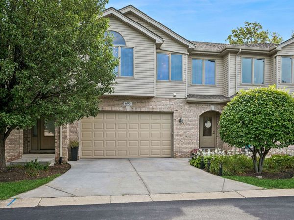695 E Nerge Road , Roselle, IL 60172