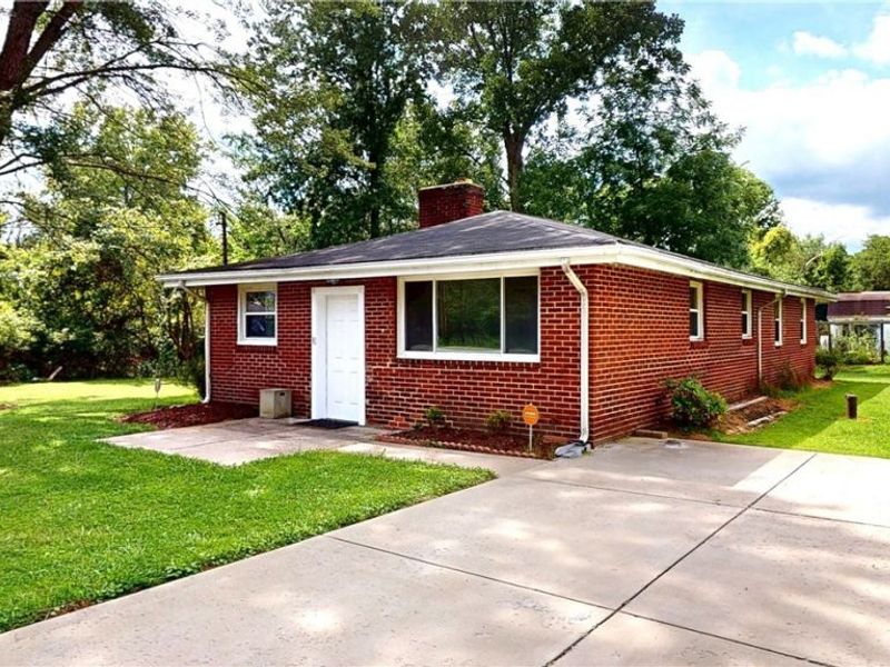 16702 Findlay Street, Chagrin Falls, OH 44023 Photo 2