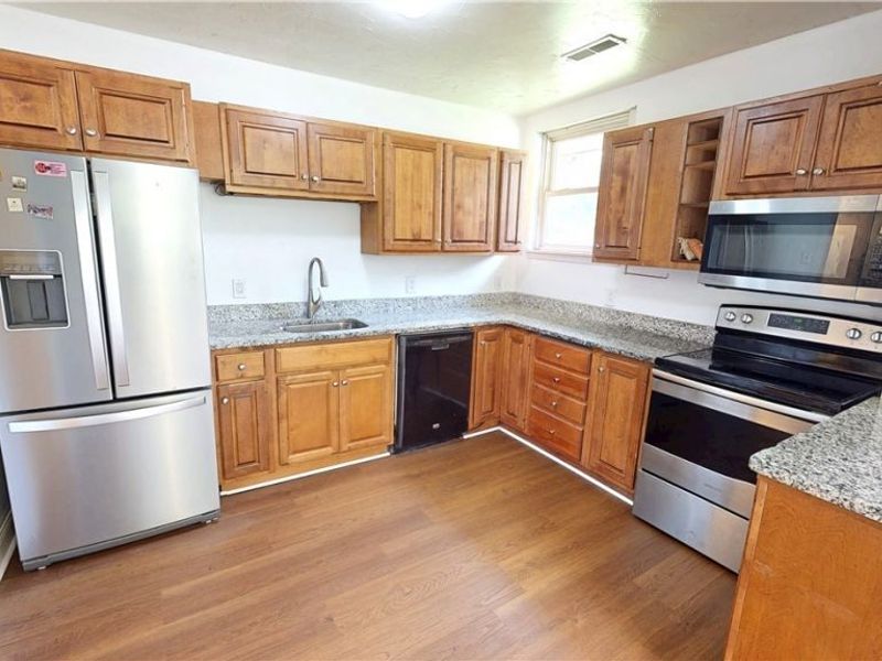 16702 Findlay Street, Chagrin Falls, OH 44023 Photo 4
