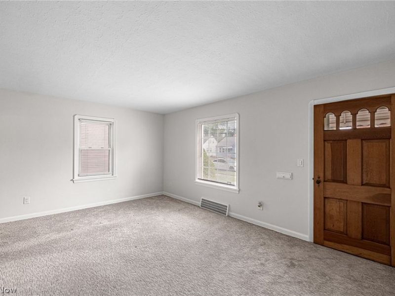 424 E 326th Street, Willowick, OH 44095 Photo 3