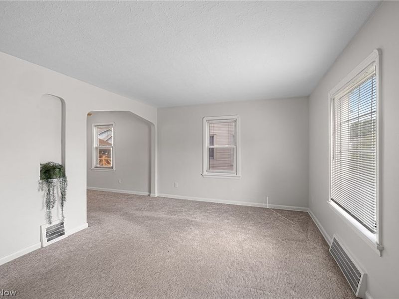 424 E 326th Street, Willowick, OH 44095 Photo 5