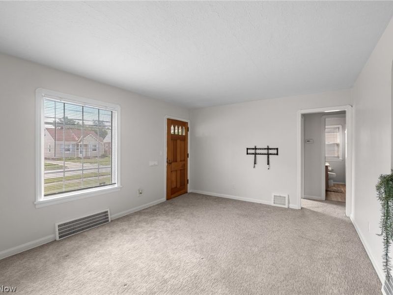424 E 326th Street, Willowick, OH 44095 Photo 6