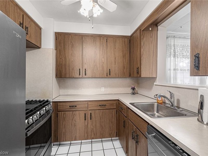 424 E 326th Street, Willowick, OH 44095 Photo 9