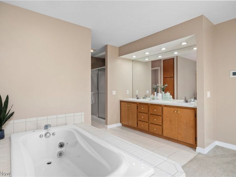 33008 Woodhaven Circle, North Ridgeville, OH 44039 Photo 13
