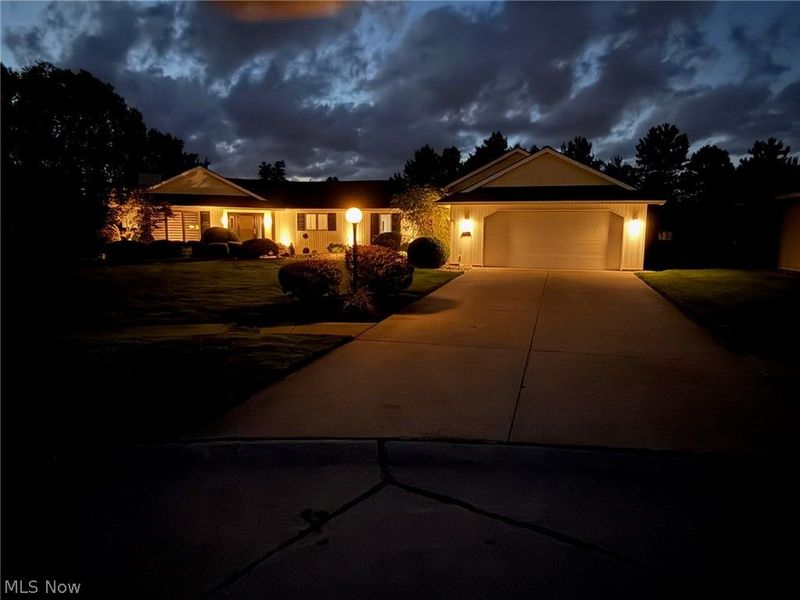 33008 Woodhaven Circle, North Ridgeville, OH 44039 Photo 2
