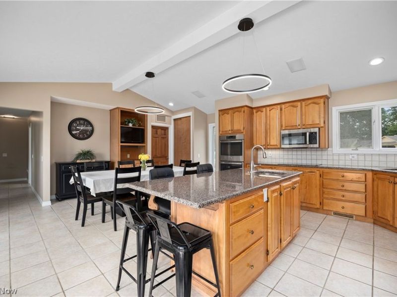 33008 Woodhaven Circle, North Ridgeville, OH 44039 Photo 5