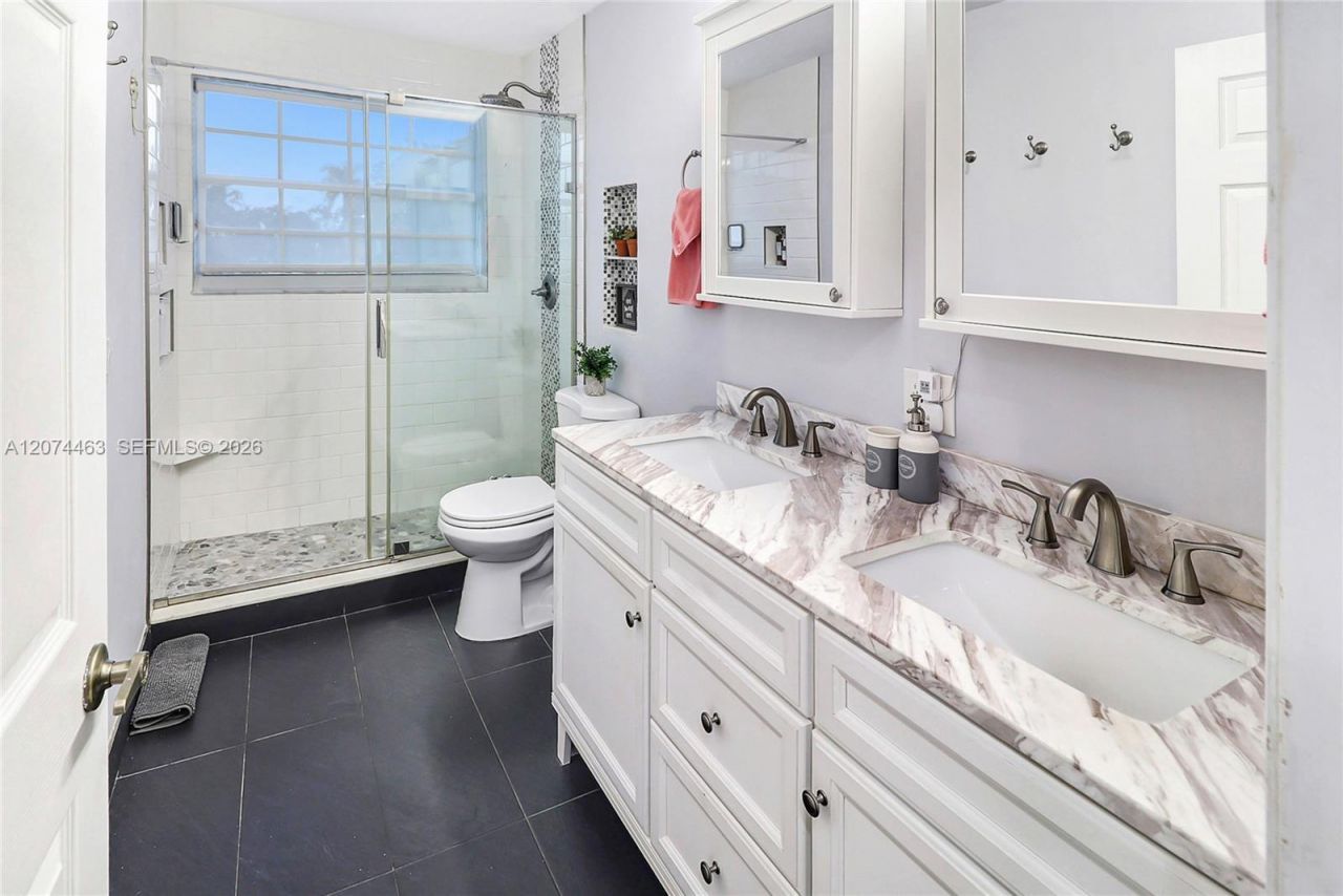 1108 NW 180th Ave, Pembroke Pines, FL 33029 Photo